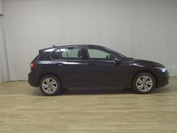 Schwarz Gebraucht 2021 VW Golf VIII Life Limousine | 16.280 € (Etwas zu teuer)