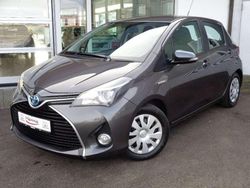 Marlingrau Gebraucht 2016 Toyota Yaris Hybrid Limousine | 10.990 € (Fairer Preis)