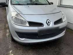 Silber Gebraucht 2007 Renault Clio II Kleinwagen | 1.500 € (Fairer Preis)