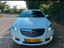 Weiß Gebraucht 2011 Opel Insignia Kombi | 3.500 € (Fairer Preis)