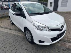 Weiß Gebraucht 2012 Toyota Yaris Cool Kleinwagen | 4.450 € (Guter Preis)