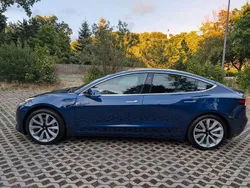 Blau Gebraucht 2020 Tesla Model 3 Standard Range Plus Limousine | 21.500 € (Fairer Preis)