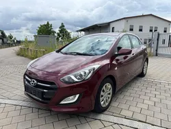 Rot Gebraucht 2015 Hyundai i30 Limousine | 6.900 € (Fairer Preis)