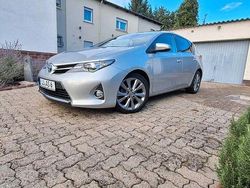 Grau Gebraucht 2014 Toyota Auris Hybrid Comfort Limousine | 10.750 € (Fairer Preis)