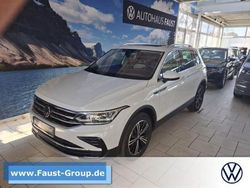 Weiß perleffekt Gebraucht 2022 VW Tiguan Elegance SUV | 35.450 € (Fairer Preis)