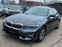 Grau Gebraucht 2020 BMW 330 Luxury Line Limousine | 25.999 € (Etwas zu teuer)