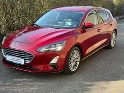 Rubyrot (metallic) Gebraucht 2019 Ford Focus Titanium Limousine | 16.499 € (Guter Preis)