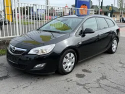 Schwarz Gebraucht 2011 Opel Astra Design Edition Kombi | 2.900 € (Fairer Preis)