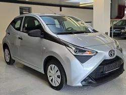 Silber Gebraucht 2018 Toyota Aygo Kleinwagen | 7.499 € (Fairer Preis)