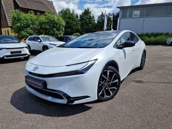 Platinumweiß (metallic) Gebraucht 2023 Toyota Prius Advance Kleinwagen | 42.990 € (Fairer Preis)