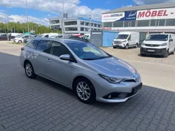 Silber Gebraucht 2015 Toyota Auris Touring Sports Kombi | 9.500 € (Fairer Preis)