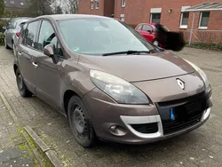 Braun Gebraucht 2011 Renault Scénic III Dynamique Van / Kleinbus | 1.750 € (Fairer Preis)