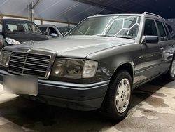 Grau Gebraucht 1989 Mercedes E230 Kombi | 2.190 €