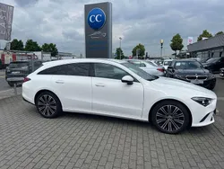 Weiß Gebraucht 2023 Mercedes CLA200 Shooting Brake Advanced Kombi | 31.999 € (Fairer Preis)