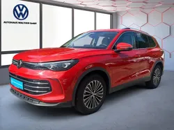 Rot Gebraucht 2024 VW Tiguan Elegance SUV | 38.950 € (Guter Preis)