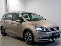 Beige Gebraucht 2019 VW Touran Highline Van / Kleinbus | 20.850 € (Fairer Preis)