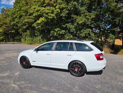 Weiß Gebraucht 2016 Skoda Octavia RS Kombi | 15.499 € (Fairer Preis)