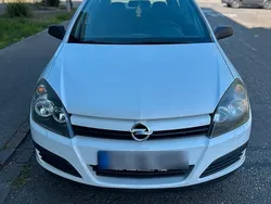 Weiß Gebraucht 2005 Opel Astra Kleinwagen | 2.500 €