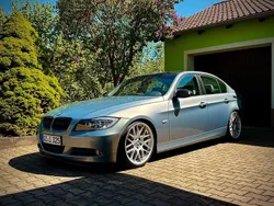 Grau Gebraucht 2005 BMW 325 Limousine | 9.500 €