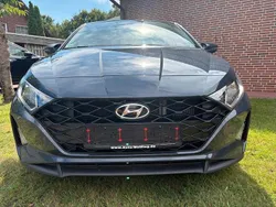 Grau Gebraucht 2022 Hyundai i20 Trend Limousine | 14.400 € (Guter Preis)