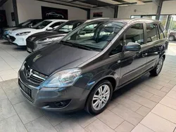 Grau Gebraucht 2012 Opel Zafira Family Van / Kleinbus | 7.950 € (Teuer)