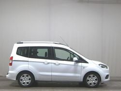 Weiss Gebraucht 2021 Ford Tourneo Courier Trend Van / Kleinbus | 8.980 € (Guter Preis)