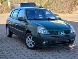 Grün Gebraucht 2001 Renault Clio II Initiale Limousine | 2.900 € (Fairer Preis)
