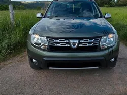 Grün Gebraucht 2014 Dacia Duster Prestige SUV | 7.900 € (Fairer Preis)