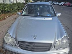 Silber Gebraucht 2001 Mercedes C180 Avantgarde Limousine | 2.900 € (Etwas zu teuer)