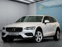 Weiß Gebraucht 2024 Volvo V60 Kombi | 49.199 €