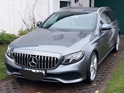 Grau Gebraucht 2016 Mercedes E220 Avantgarde Kombi | 20.400 € (Teuer)