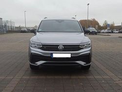 Silber Gebraucht 2023 VW Tiguan Allspace R-line SUV | 33.990 € (Fairer Preis)