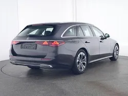 Grau Gebraucht 2024 Mercedes E220 Avantgarde Limousine | 44.990 € (Superpreis)