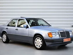 Blau Gebraucht 1992 Mercedes E200 Limousine | 19.990 €