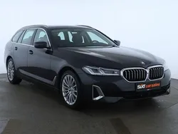 Grau Gebraucht 2023 BMW 520 Luxury Line Kombi | 36.880 € (Fairer Preis)