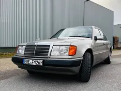 Beige Gebraucht 1992 Mercedes 230 Limousine | 12.900 €