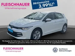 Weiss Gebraucht 2024 VW Golf VIII Life Limousine | 20.970 € (Superpreis)