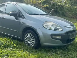 Grau Gebraucht 2011 Fiat Grande Punto Kleinwagen | 2.550 € (Fairer Preis)
