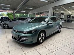 Grün metallic Gebraucht 2024 VW Passat Kombi | 38.540 € (Guter Preis)