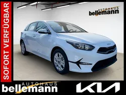 Weiß Neu 2025 Kia Ceed Limousine | 23.990 € (Fairer Preis)
