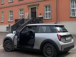 Gebraucht 2025 Mini Cooper Essential Kleinwagen | 26.700 € (Guter Preis)