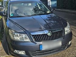 Grau Gebraucht 2010 Skoda Octavia Ambiente Kombi | 3.050 € (Fairer Preis)