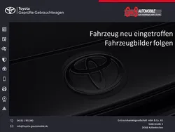 Shimmering silver Gebraucht 2024 Toyota Yaris Hybrid Style | 27.999 € (Fairer Preis)