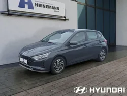 Grau Gebraucht 2024 Hyundai i20 Trend Limousine | 19.450 € (Etwas zu teuer)