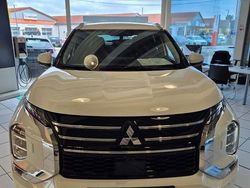 Weiß Neu 2025 Mitsubishi Outlander P-HEV Edition SUV | 49.990 € (Fairer Preis)