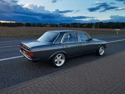 Grau Gebraucht 1981 Mercedes 200 Limousine | 14.500 €