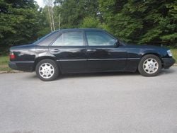 Schwarz Gebraucht 1993 Mercedes 200 Limousine | 3.450 €