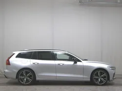 Grau Gebraucht 2021 Volvo V60 R-Design Kombi | 20.680 € (Etwas zu teuer)