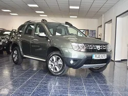 Grün Gebraucht 2014 Dacia Duster Lauréate SUV | 7.470 € (Fairer Preis)