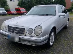 Grau Gebraucht 1997 Mercedes E230 Limousine | 2.450 € (Etwas zu teuer)